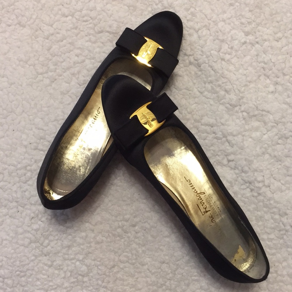 Salvatore Ferragamo Vara Bow black satin size 8